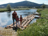 Transport trupaca rijekom Gackom ila_rendered